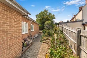11 Uplands Rise Little Bourton